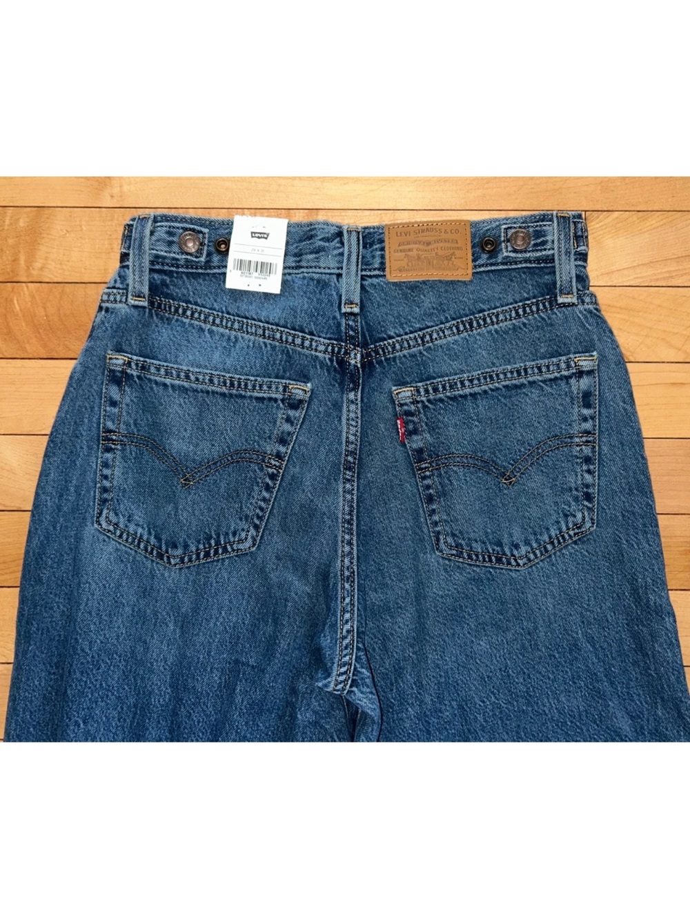 NEW! LEVI'S Cinch Wide-Leg Women's Jeans Dark Wash Size 26 - Picture 7 of 7